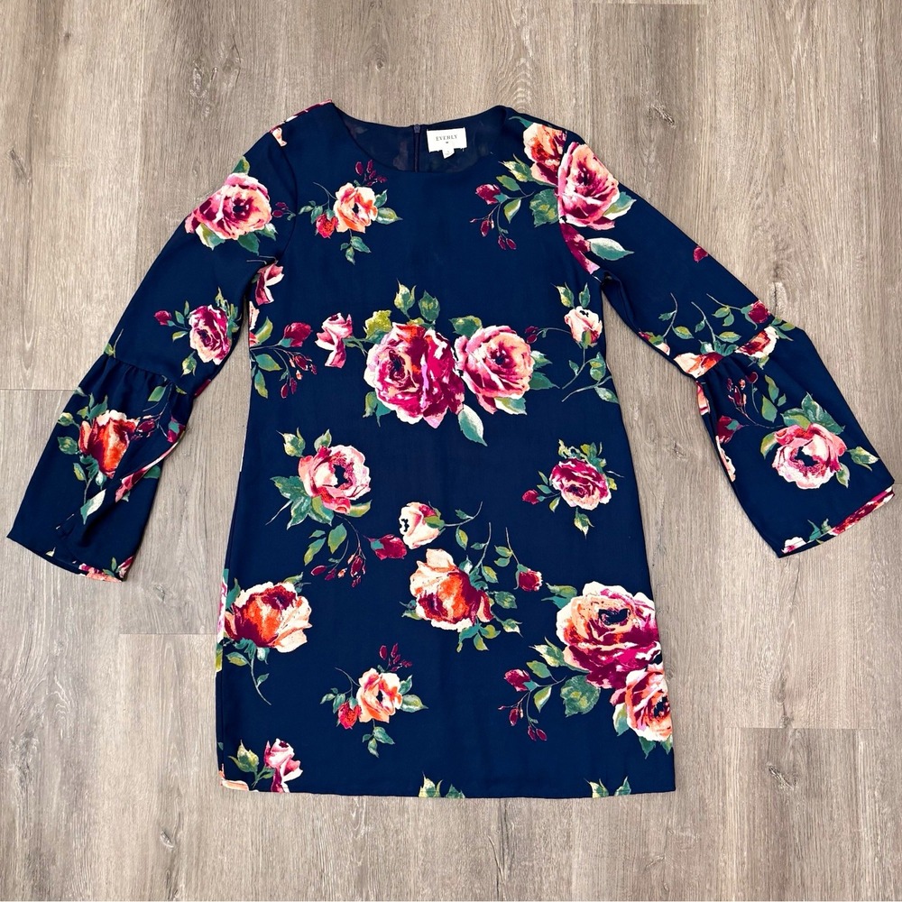 Everly Women's Small Navy Floral Bell Sleeve Shift Dress Lined Rose Print S